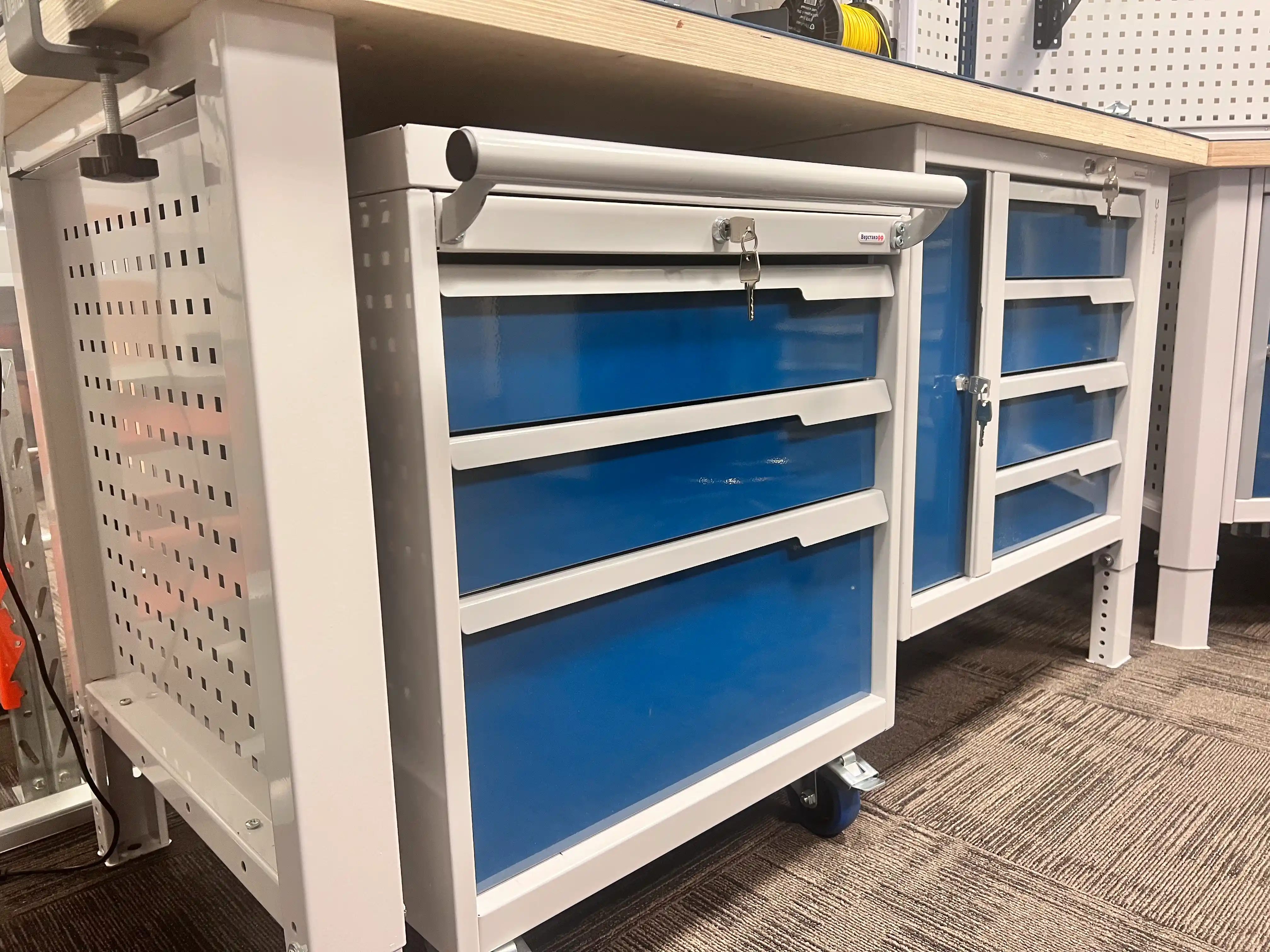 CTR 2202.S4L4M4.2-2F Верстак слесарный 2165x2193x743 мм